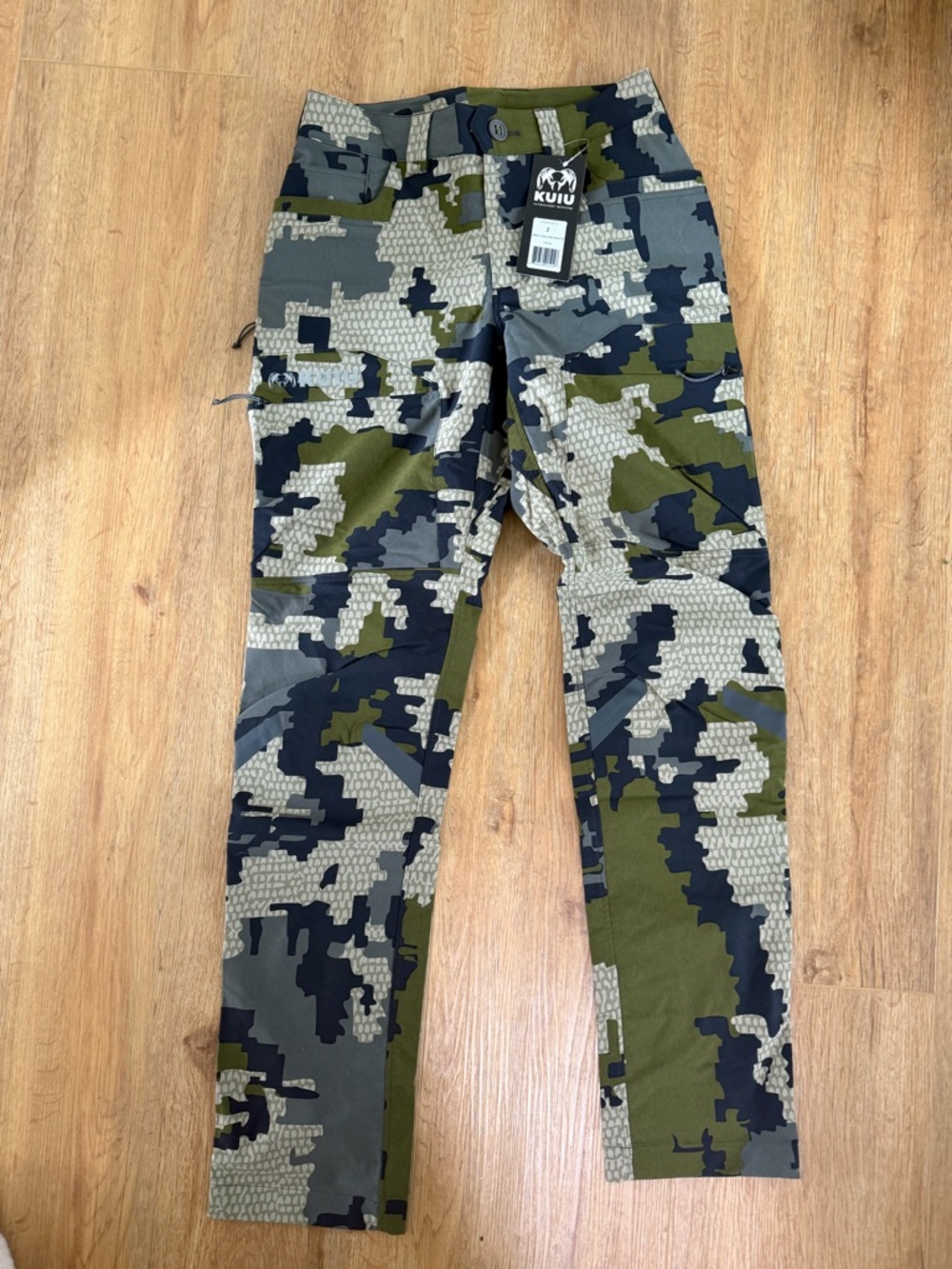 Kuiu Ladies Camo Cargo Pants - Green/Grey/Black NWT